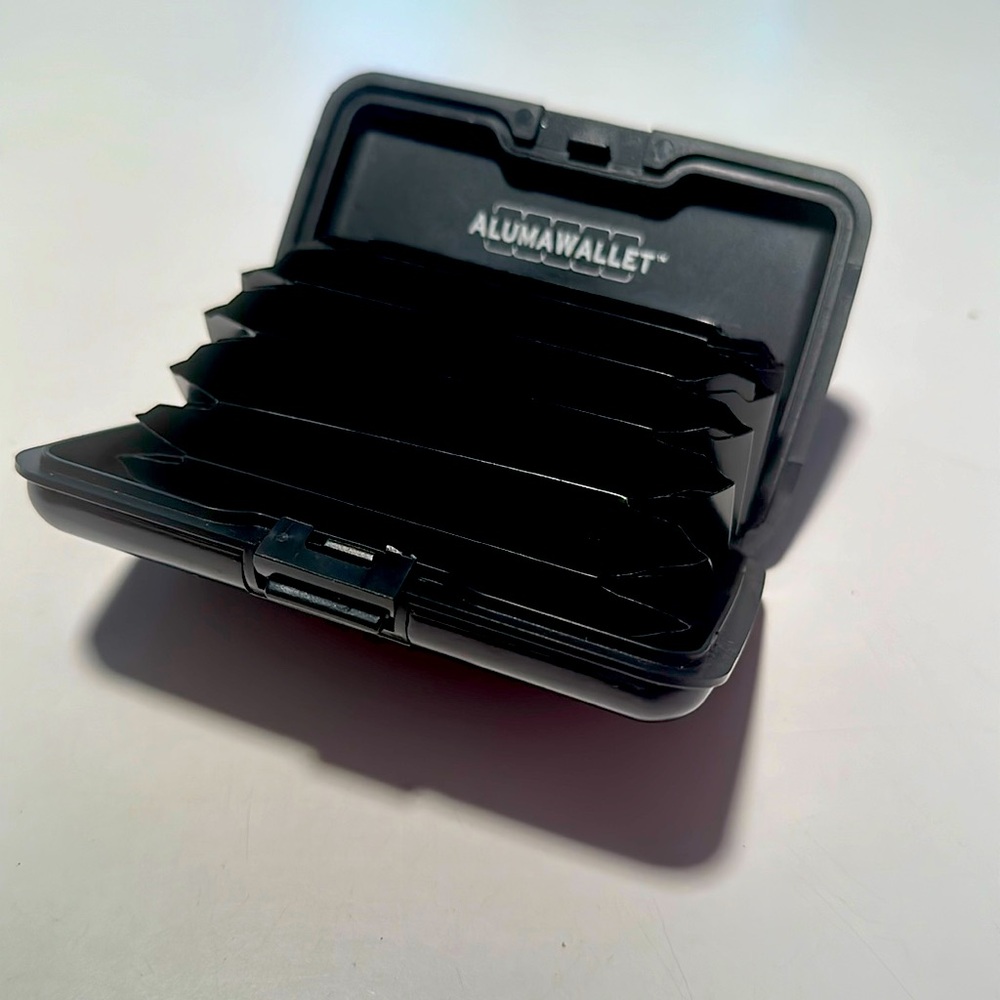 AlumaWallet